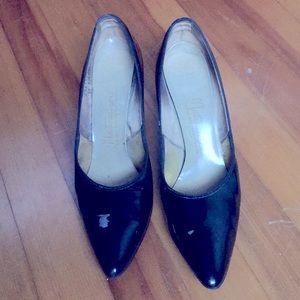 Naturalizer black patten leather 60s pumps